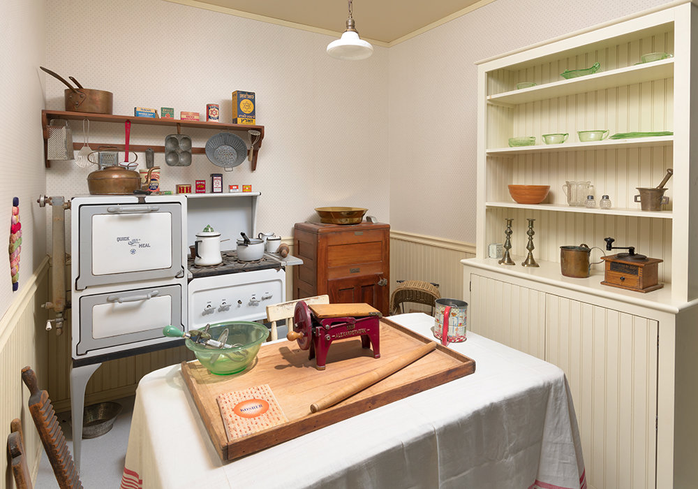 Photo of a display of a Jewish immigrant kitchen